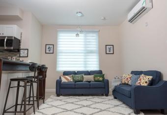 The Crimson Apartment has Balcony rooms