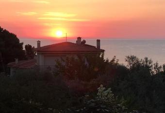 THE COUNTRY HOUSE KOUTSOUPIA has Balcony rooms