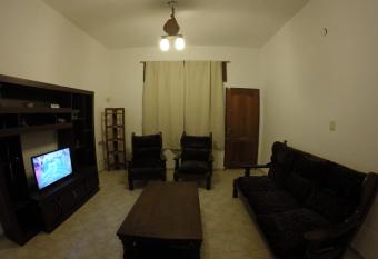 Casa, hogar equipado para el viajero y su familia. allows 18 year olds to book a room
