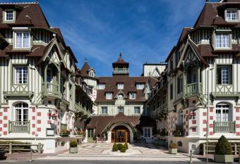 H  tel Barri  re Le Normandy has Balcony rooms