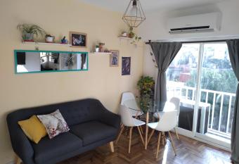 Luminoso departamento en el corazon de recoleta has Balcony rooms