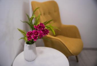 IVI S KAVALA has rooms with a private hot tub