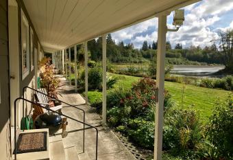 Quillayute River Resort has Balcony rooms