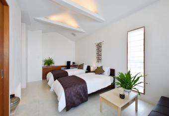 Route 6 Inn allows 18 year olds to book a room