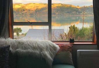 Harbour Side Views has Balcony rooms