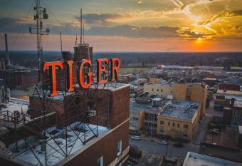 Voco The Tiger Hotel, Columbia, Mo By IHG has Balcony rooms