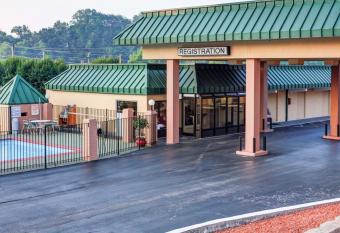 Econo Lodge has Balcony rooms