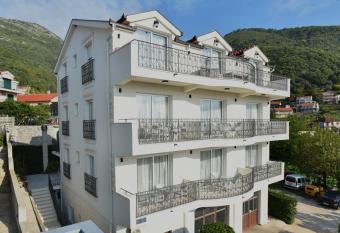 Villa Julia has Balcony rooms