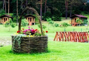 Orup  hja k  mpingud ja telkimisala allows 18 year olds to book a room