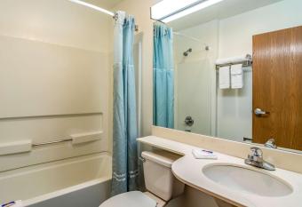 Motel 6 Chattanooga Downtown has Smoking rooms