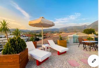 Nikitas apartment 2 allows 18 year olds to book a room