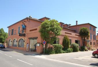 Hotel Restaurant des Thermes allows 18 year olds to book a room