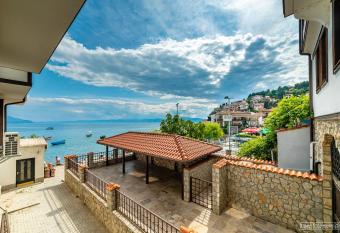 Urania Apartments allows 18 year olds to book a room