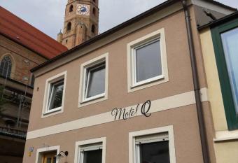 Motel Q - das kleine Stadthotel allows 18 year olds to book a room