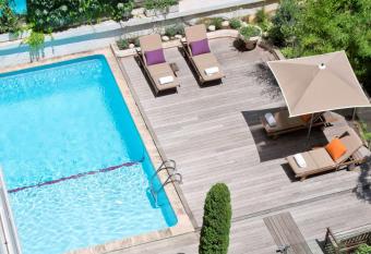 Hotel & Plage Croisette Beach Cannes Mgallery allows 18 year olds to book a room