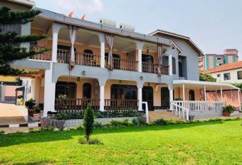 EZRA BOUTIQUE Hotel By The Weekender Ltd has Balcony rooms