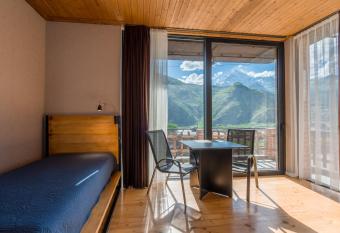 Vache Hotel has Balcony rooms