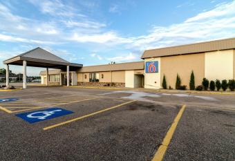 Motel 6 York. Ne allows 18 year olds to book a room