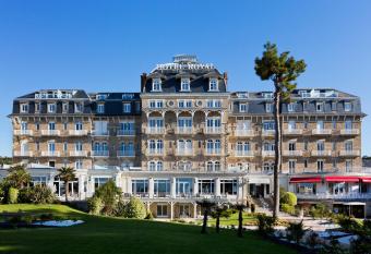H  tel Barri  re Le Royal La Baule has Balcony rooms