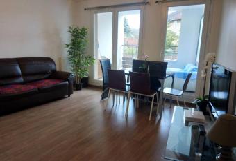 Boissy Gare RER A Appartement 1    3 chambres au choix has Balcony rooms