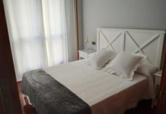 Apartamento Edificio Plaza Gran V  a allows 18 year olds to book a room