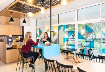 Aparthotel Adagio Access Paris Vanves - Porte de Versailles allows 18 year olds to book a room