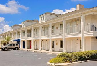 Motel 6 Georgetown  Sc Marina has Smoking rooms