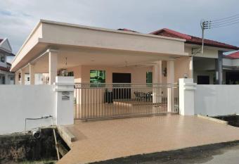 HomezStay Hospital Miri has Balcony rooms