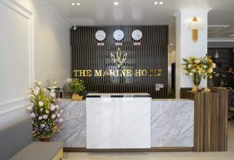 Kh  ch s   n H   i Qu  n - The Marine Hotel has Balcony rooms