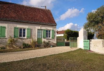 Long  re du sud Touraine au Coeur du Val de Loire has Balcony rooms