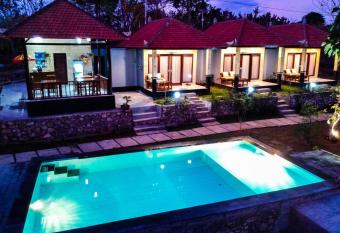 Kampuak Cottages has Balcony rooms