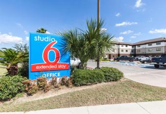 Studio 6 Port Arthur has Smoking rooms