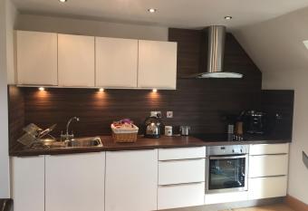 Self Contained Studio Rumbling Bridge allows 18 year olds to book a room