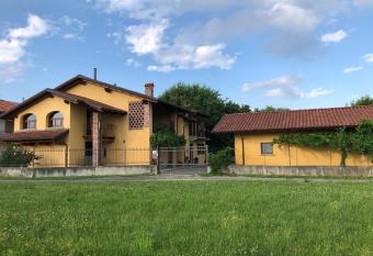 La Bonauda allows 18 year olds to book a room