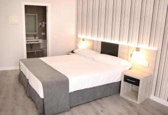 Parque Florida has Balcony rooms