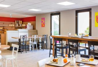 Aparthotel Adagio Access Rennes Centre allows 18 year olds to book a room