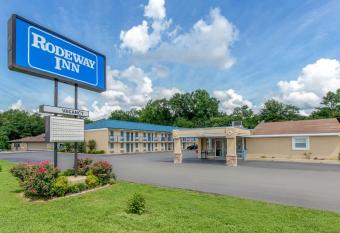 Rodeway Inn has Smoking rooms