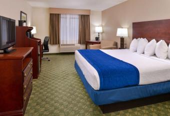 Best Western Big Spring Lodge has rooms with a private hot tub