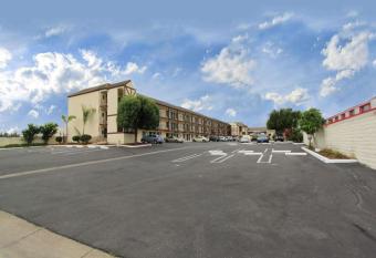 Best Western Surf City allows 18 year olds to book a room