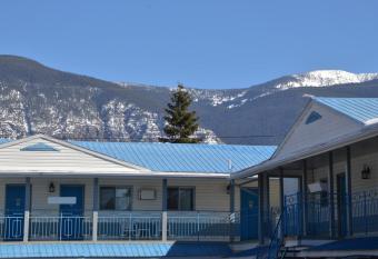 Skimmerhorn Inn allows 18 year olds to book a room