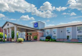 Sleep Inn Sault Ste. Marie allows 18 year olds to book a room