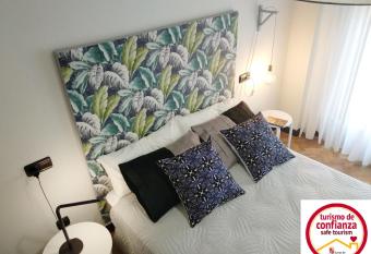 Confort Zona Van Dyck-Parking gratis allows 18 year olds to book a room