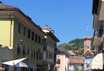 Bronzetti 16 has Balcony rooms