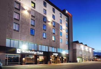 Radisson Hotel Fort St John allows 18 year olds to book a room