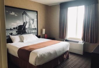 Hotel Estevan has rooms with a private hot tub