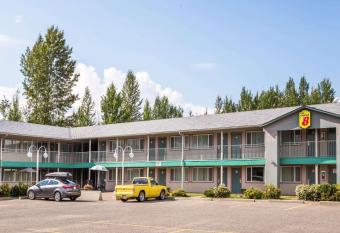 Super 8 by Wyndham Quesnel BC allows 18 year olds to book a room