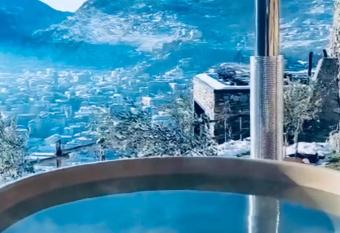 SUITE&BREAKFAST C   Rossa allows 18 year olds to book a room