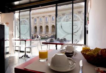 Hotel de L Op  ra has Balcony rooms