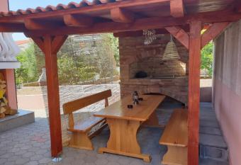 Apartmani L&L Povljana has Balcony rooms