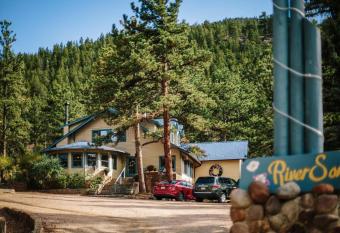 Riversong Inn Retreat has Balcony rooms